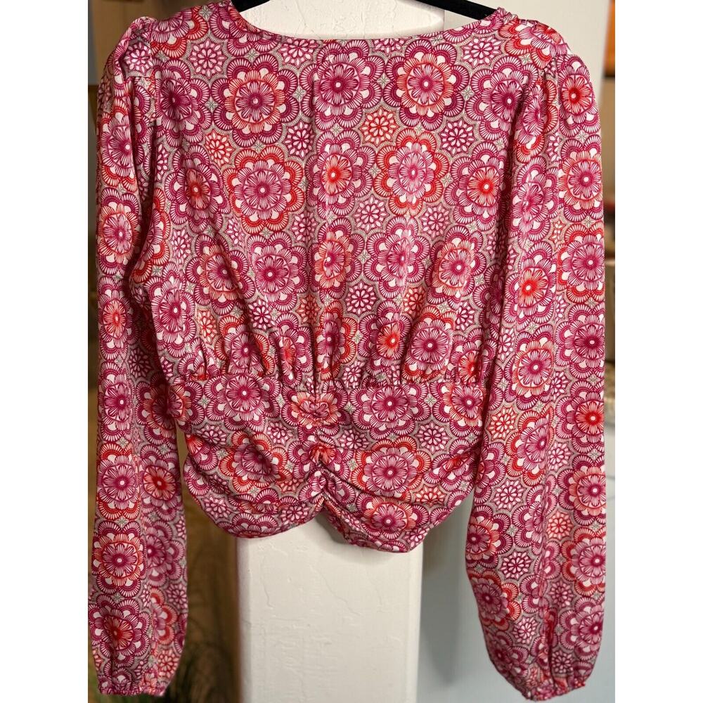 BCBGeneration Long Sleeve Top Fitted V Neck Cropped Blouse NEW M - Picture 8 of 8